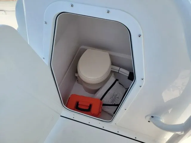 Slide: The Image of Edgewater 245CC 2023 - 15