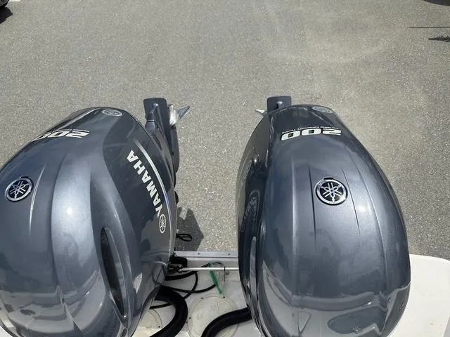 Slide: The Image of Twin Yamaha 200 outboard engines on a 2022 Robalo R242 boat. - 8