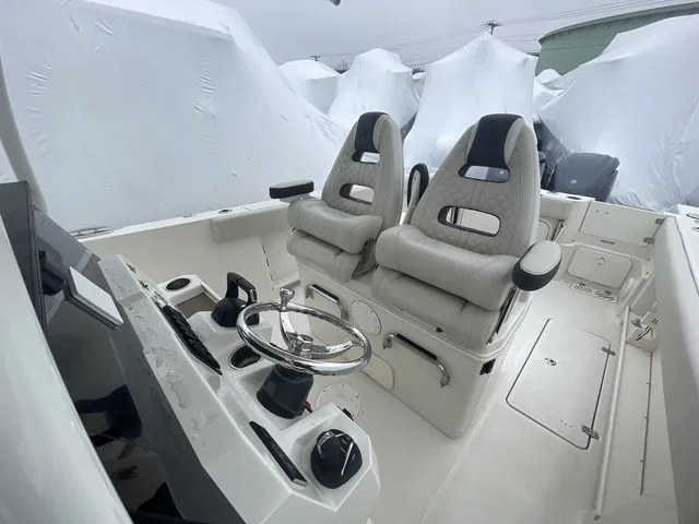 Slide: The Image of Sailfish 290 CC 2023 - 10