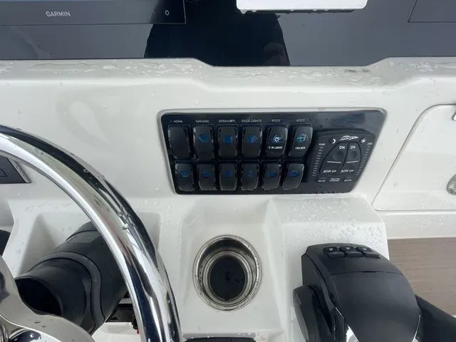 Slide: The Image of Sailfish 290 CC 2023 - 11