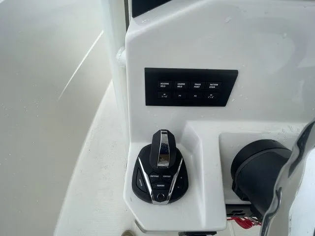 Slide: The Image of Sailfish 290 CC 2023 - 12