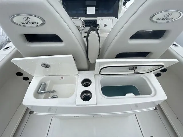 Slide: The Image of Sailfish 290 CC 2023 - 16