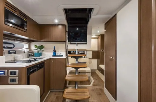 Slide: The Image of Sea Ray Sundancer 350 Coupe 2019 - 13
