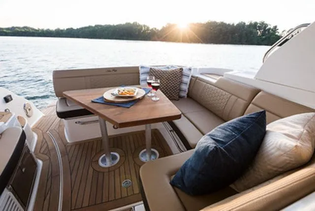 Slide: The Image of Sea Ray Sundancer 350 Coupe 2019 - 5