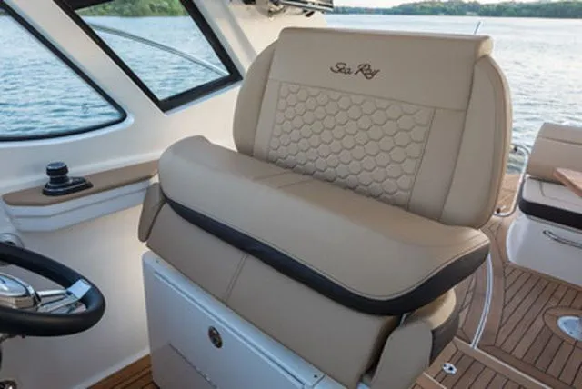 Slide: The Image of Sea Ray Sundancer 350 Coupe 2019 - 6