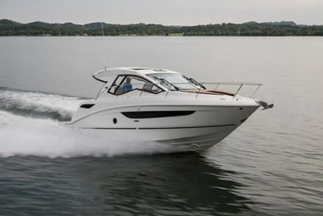 Slide: The Image of Sea Ray Sundancer 350 Coupe 2019 - 9