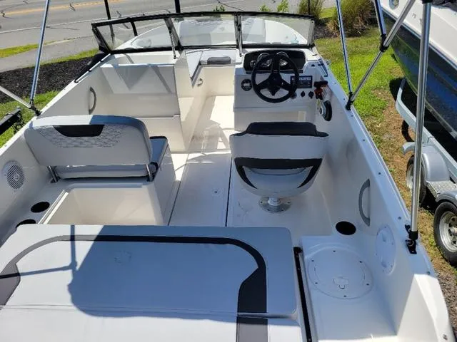 Slide: The Image of 2024 Bayliner M19 boat interior with seating, steering wheel, and modern design. - 7