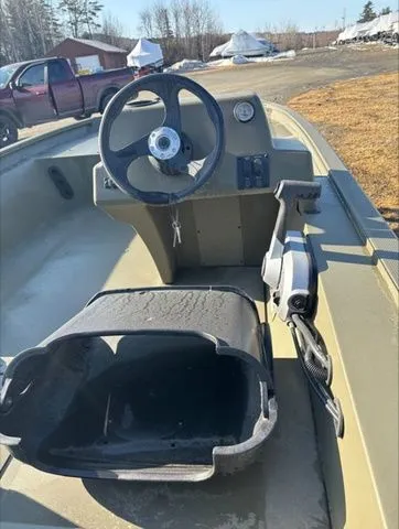 Slide: The Image of Tracker Grizzly 1754 SC 2024 - 3