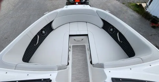Slide: The Image of Sea Ray 230 SPX 2024 - 7