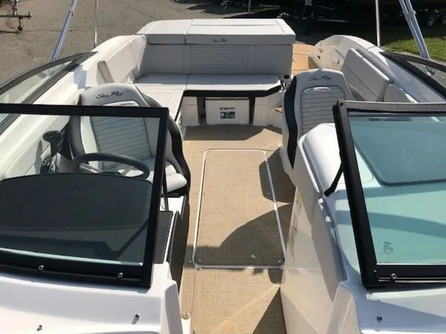 Slide: The Image of Sea Ray 230 SPX 2024 - 10