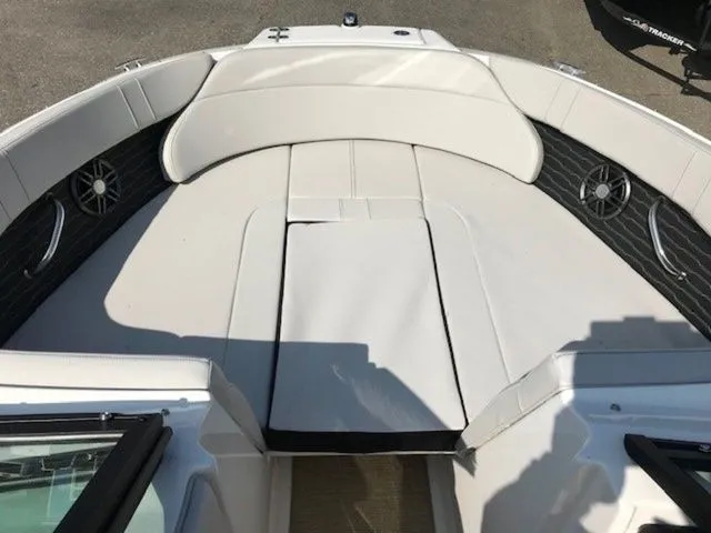Slide: The Image of Sea Ray 230 SPX 2024 - 15