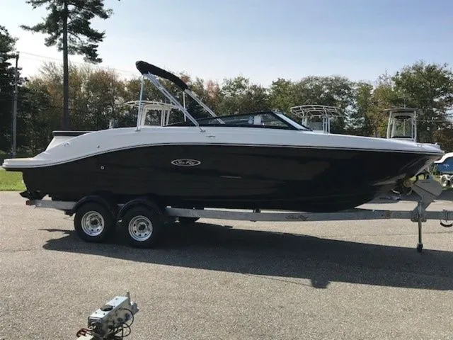 Slide: The Image of Sea Ray 230 SPX 2024 - 2