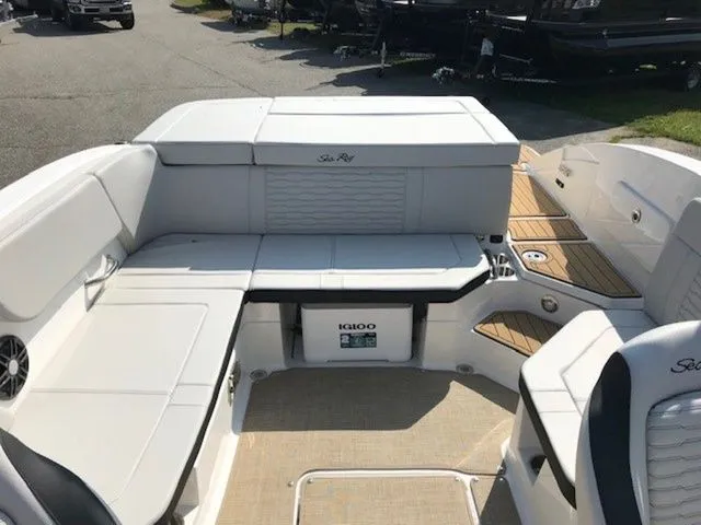 Slide: The Image of Sea Ray 230 SPX 2024 - 7
