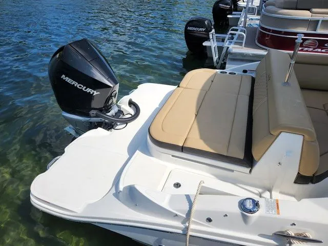 Slide: The Image of Sea Ray 270 SDX 2021 - 5