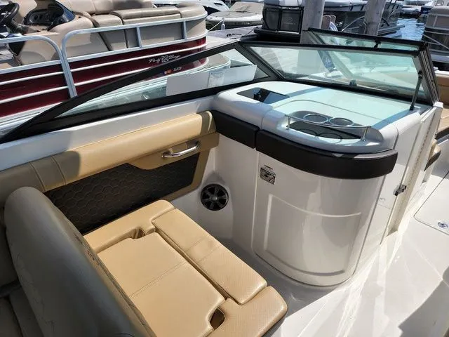 Slide: The Image of Sea Ray 270 SDX 2021 - 6