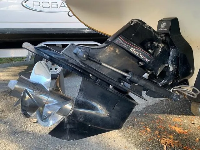 Slide: The Image of 2006 Hurricane 25' DC boat with MerCruiser outboard engine and propeller. - 16