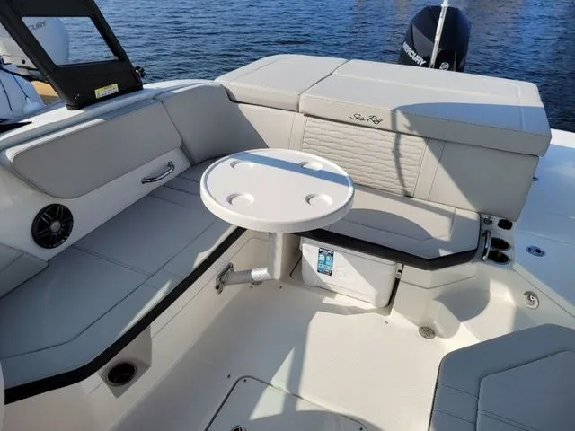 Slide: The Image of Sea Ray 230 SPX 2023 - 10