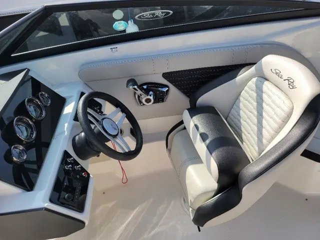 Slide: The Image of Sea Ray 230 SPX 2023 - 9