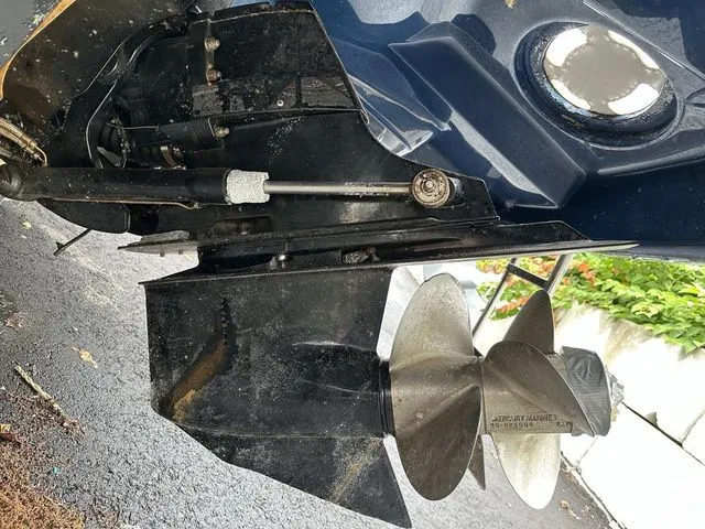 Slide: The Image of Sea Ray 220 Sundeck 2006 - 12