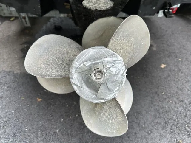 Slide: The Image of Sea Ray 220 Sundeck 2006 - 13