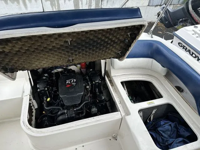 Slide: The Image of Sea Ray 220 Sundeck 2006 - 15