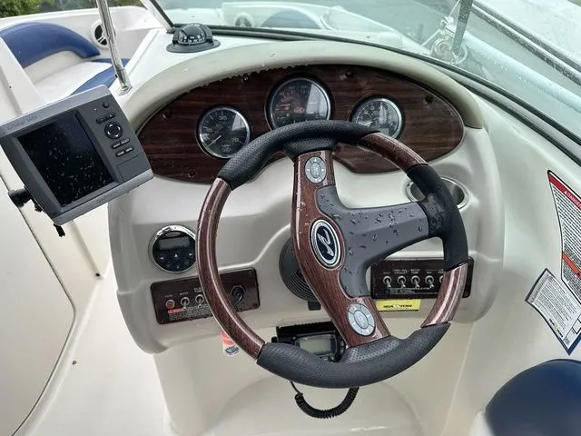 Slide: The Image of Sea Ray 220 Sundeck 2006 - 17