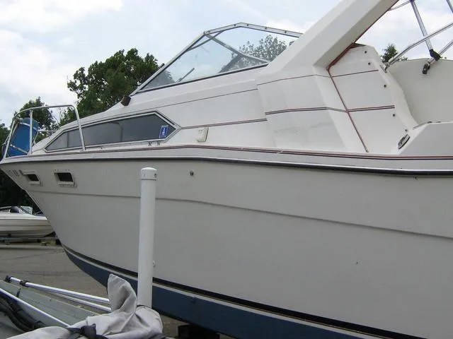 Slide: The Image of 1983 Bayliner 2850 Contessa boat on trailer, side view. - 19