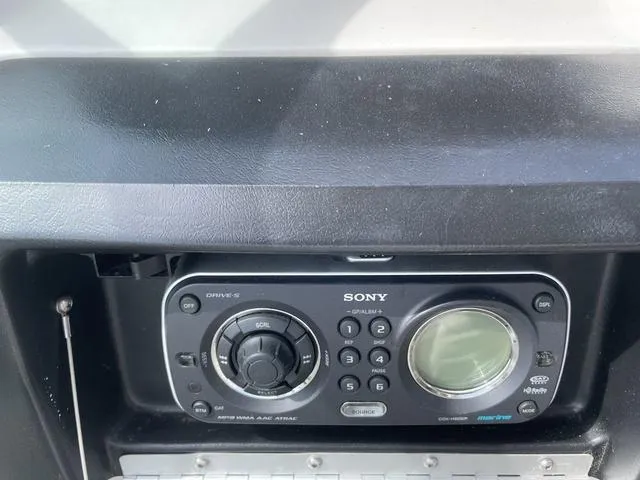 Slide: The Image of Sony stereo system on 2010 Sea Ray 25 SELECT EX boat dashboard. - 5