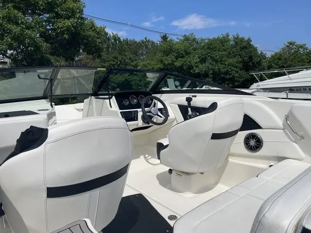 Slide: The Image of Sea Ray 190 Sport 2023 - 6