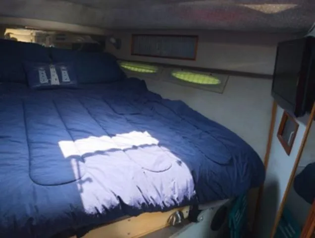 Slide: The Image of Sea Ray 390 Express Cruiser 1989 - 16