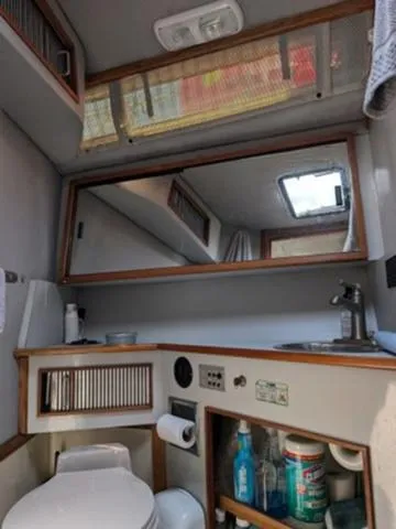 Slide: The Image of Sea Ray 390 Express Cruiser 1989 - 17