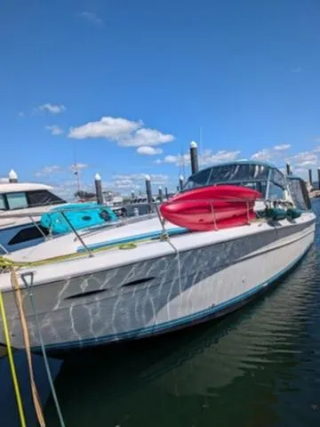 Slide: The Image of Sea Ray 390 Express Cruiser 1989 - 3