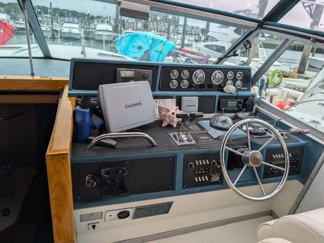 Slide: The Image of Sea Ray 390 Express Cruiser 1989 - 5