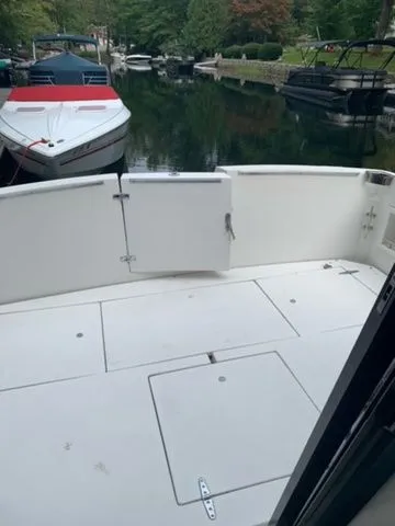 Slide: The Image of Carver 3227 Convertible 1985 - 15