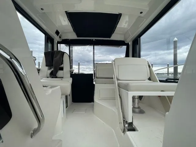 Slide: The Image of Boston Whaler 325 Conquest 2023 - 17