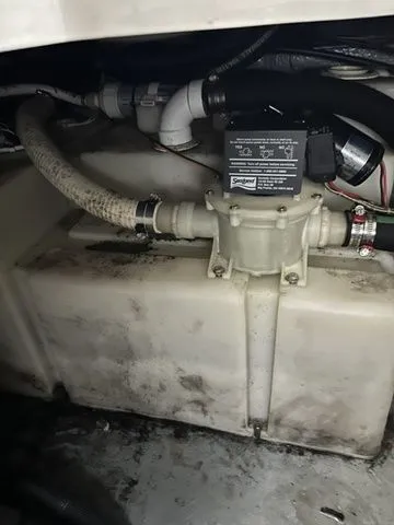 Slide: The Image of Sea Ray 260 Sundancer 2004 - 23