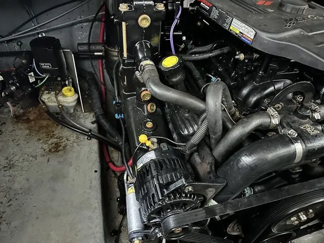 Slide: The Image of Sea Ray 260 Sundancer 2004 - 25