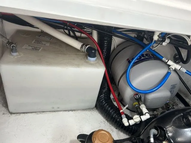 Slide: The Image of Monterey 295 Sport Yacht 2022 - 24