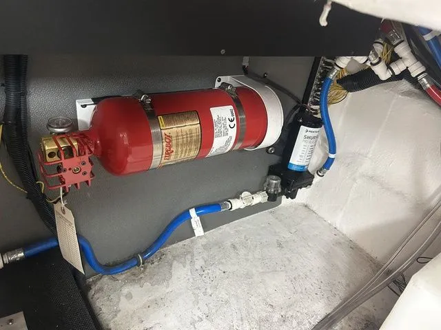 Slide: The Image of Monterey 295 Sport Yacht 2022 - 25