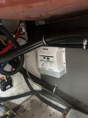 Slide: The Image of Monterey 295 Sport Yacht 2022 - 26