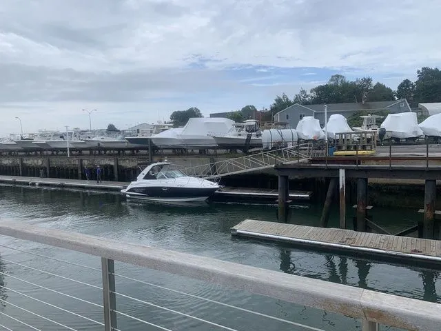 Slide: The Image of Monterey 295 Sport Yacht 2022 - 4