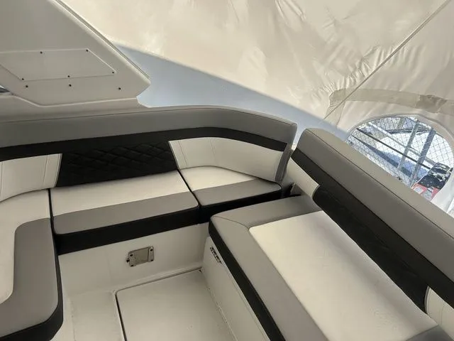 Slide: The Image of Monterey 295 Sport Yacht 2022 - 8