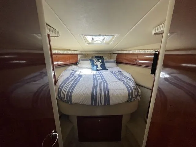 Slide: The Image of Sea Ray 420 Sundancer 2003 - 21