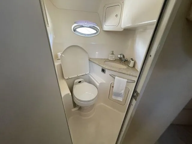 Slide: The Image of Sea Ray 420 Sundancer 2003 - 26