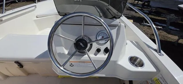 Slide: The Image of Boston Whaler 160 Super Sport 2024 - 6