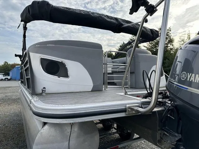 Slide: The Image of 2021 Bennington 22 LFB pontoon boat with Yamaha engine, docked outdoors. - 4