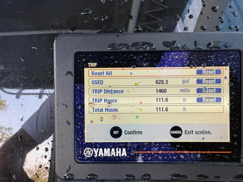 Slide: The Image of Yamaha display showing trip data: 628.3 gallons used, 1460 miles, 111.6 hours. Jeanneau Leader 7.5 CC. - 35