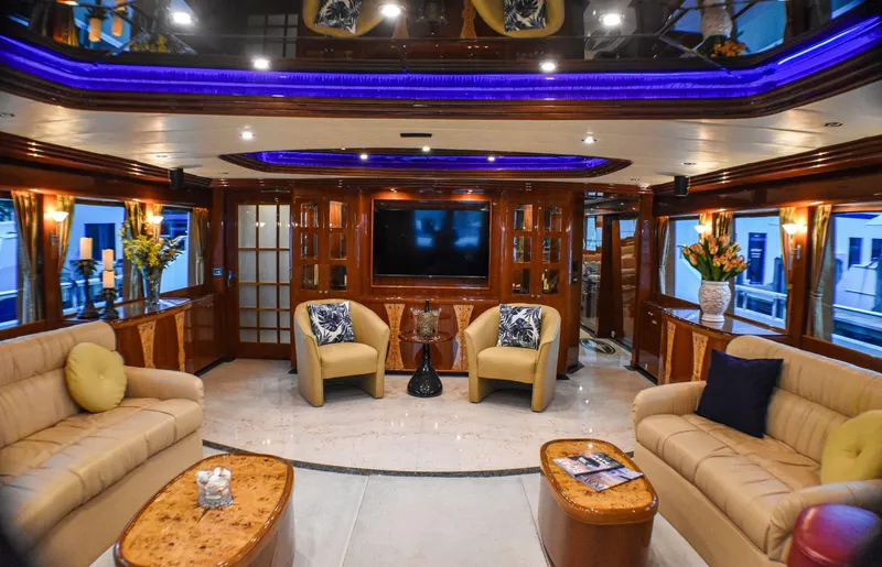 Slide: The Image of SALON FOWARD - 28