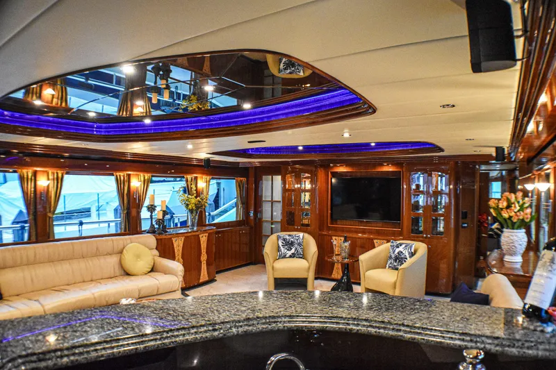 Slide: The Image of SALON BAR TV LOOKING FORWARD - 31