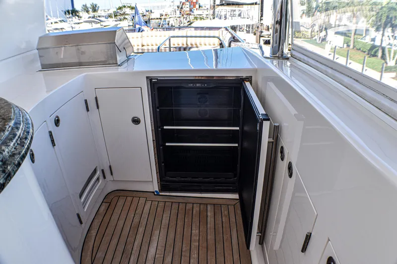 Slide: The Image of Johnson 87' Motor Yacht 2006 - 65